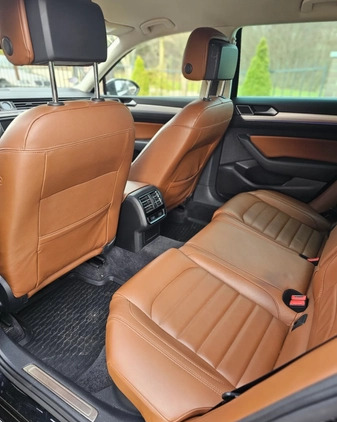 Volkswagen Passat cena 68600 przebieg: 246000, rok produkcji 2015 z Gliwice małe 466